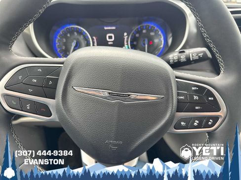 Used 2023 Chrysler Pacifica Touring-L FWD image 24