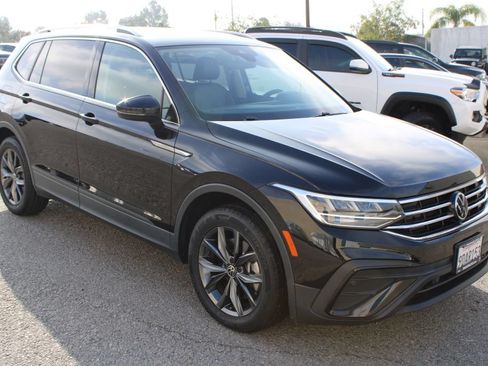 Used 2022 Volkswagen Tiguan SE FWD image 3