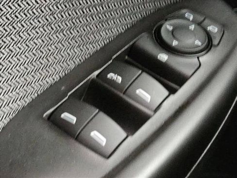 Used 2025 Chevrolet TrailBlazer LT AWD/4WD image 17
