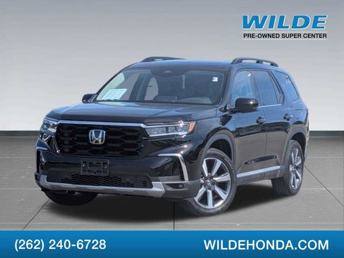 Certified 2025 Honda Pilot Touring image 1
