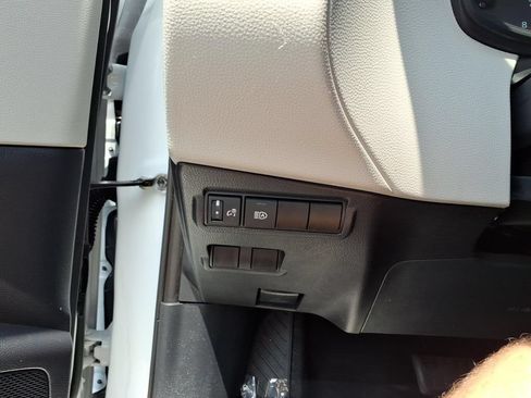 Used 2024 Toyota Corolla Cross L FWD image 11