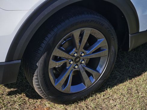 Used 2023 Ford Explorer XLT w/ Equipment Group 202A image 6