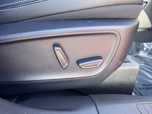 Used 2025 Ford Escape SE w/ PHEV Premium Package image 27