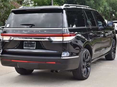 Certified 2024 Lincoln Navigator Reserve AWD/4WD image 8