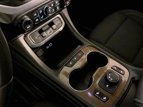 Used 2023 GMC Acadia SLE w/ Driver Convenience Package image 18