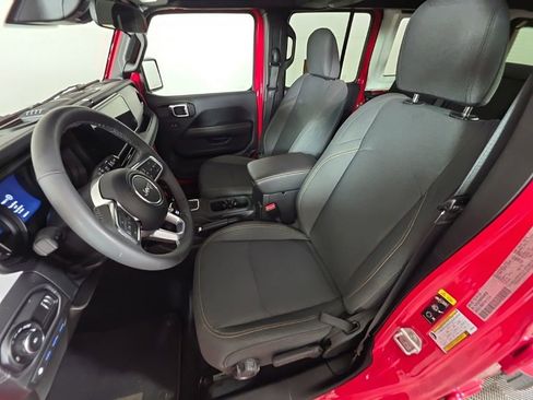 Used 2025 Jeep Wrangler Unlimited Sahara w/ Safety Group AWD/4WD image 17