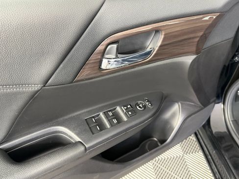 Used 2017 Honda Accord EX image 32