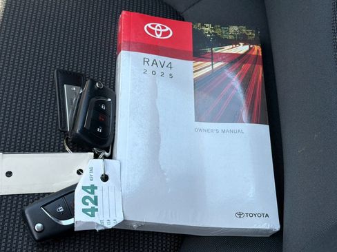 Used 2025 Toyota RAV4 LE AWD/4WD image 4