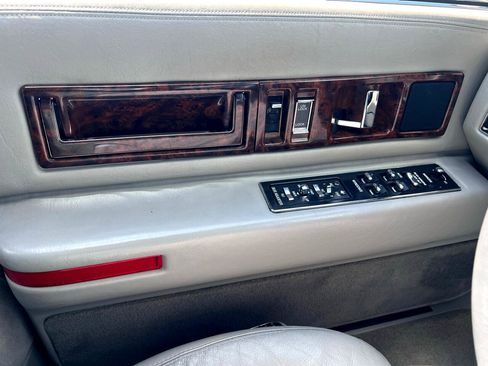 Used 1996 Cadillac Fleetwood Brougham image 73