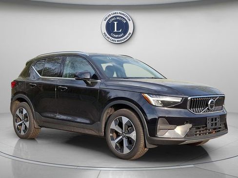 Certified 2025 Volvo XC40 B5 Core AWD/4WD image 1