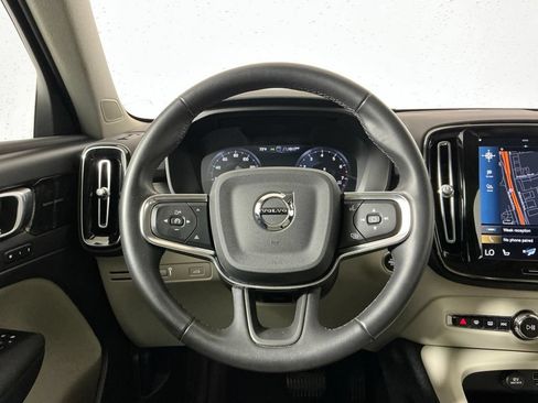 Used 2022 Volvo XC40 T5 Momentum w/ Premium Package AWD/4WD image 16