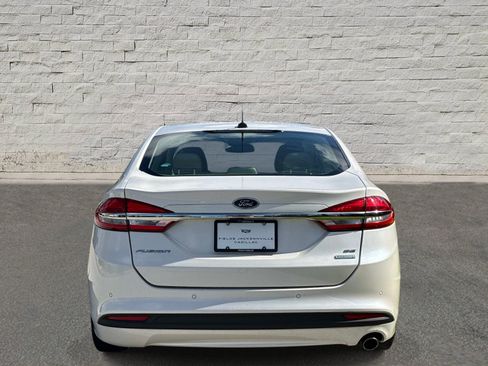 Used 2017 Ford Fusion SE w/ Fusion SE Technology Package FWD image 4