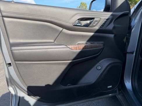 Used 2020 GMC Acadia Denali w/ Technology Package AWD/4WD image 16