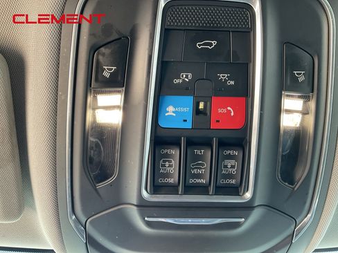 Used 2022 Jeep Grand Cherokee L Limited AWD/4WD image 16