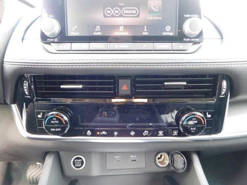 Used 2021 Nissan Rogue SV w/ Premium Package FWD image 13