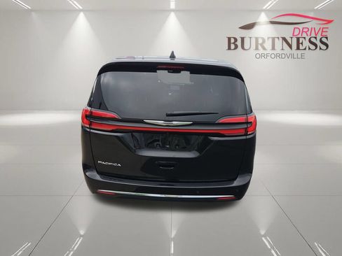 Used 2024 Chrysler Pacifica Touring-L FWD image 7
