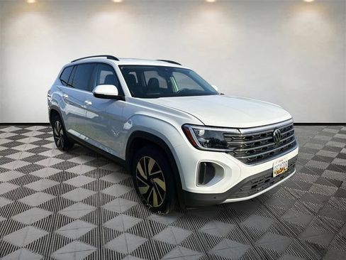 Used 2024 Volkswagen Atlas SE AWD/4WD image 3