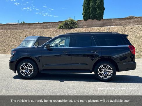 Used 2025 Ford Expedition Active AWD/4WD image 3