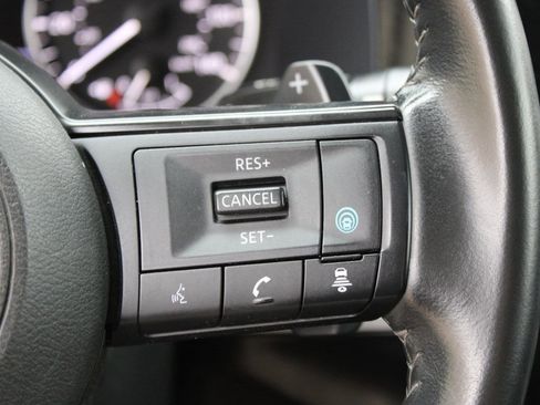 Used 2024 Nissan Pathfinder SV image 14