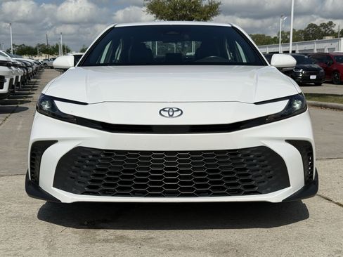 Used 2025 Toyota Camry SE image 11