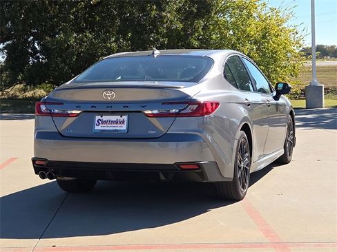 Used 2025 Toyota Camry SE image 8