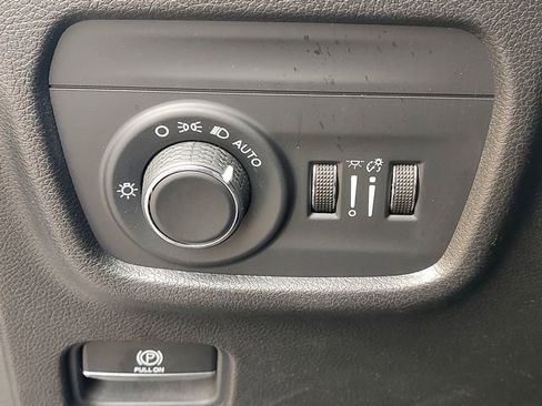 Used 2021 Jeep Grand Cherokee L Laredo w/ Luxury Tech Group I AWD/4WD image 23
