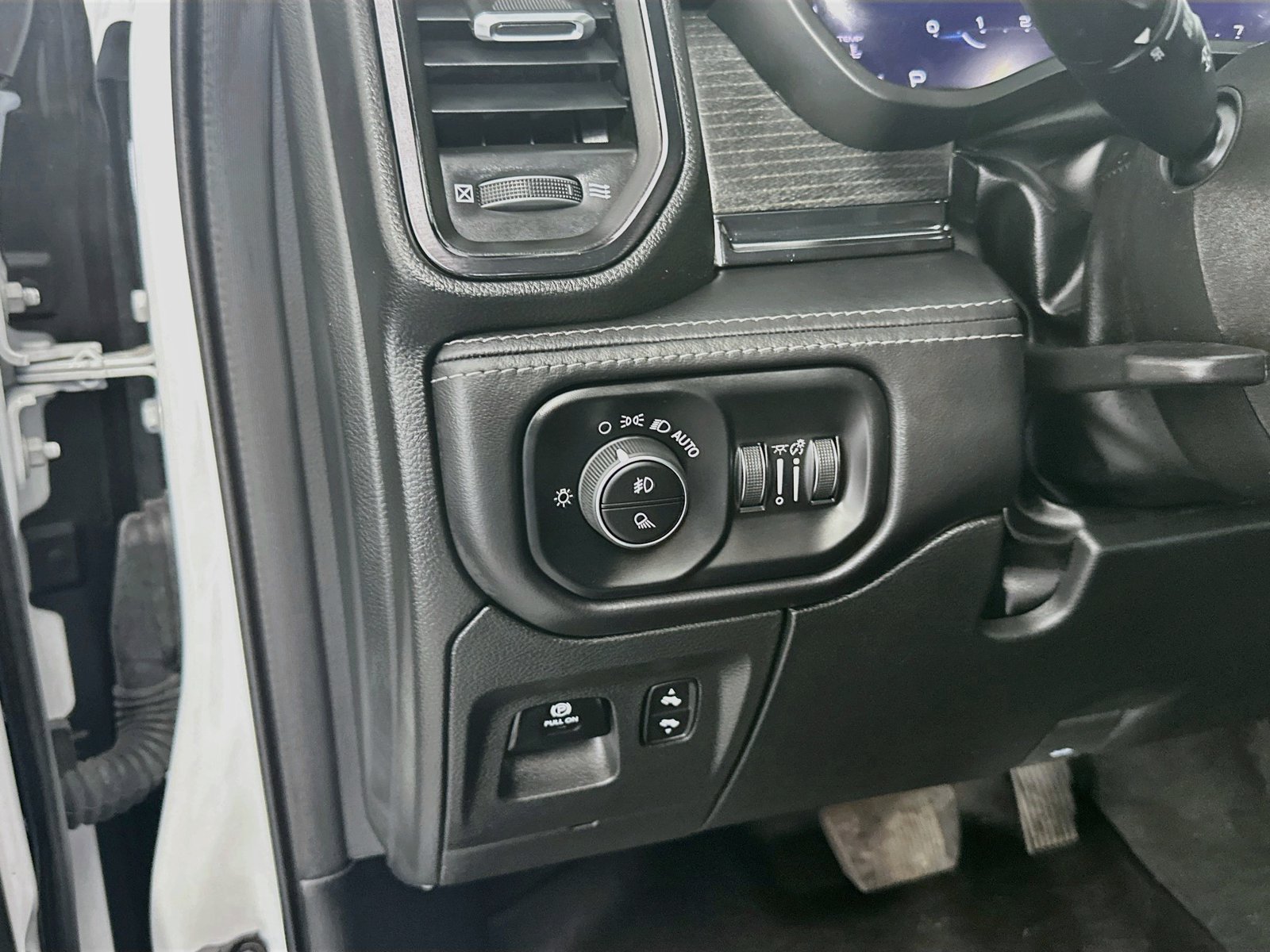 Used 2023 RAM 1500 Limited AWD/4WD image 10