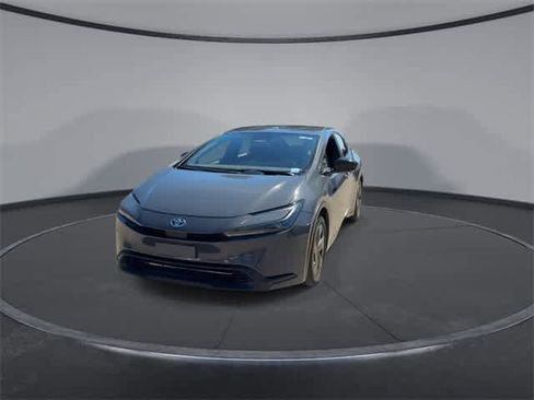 Used 2024 Toyota Prius LE image 3