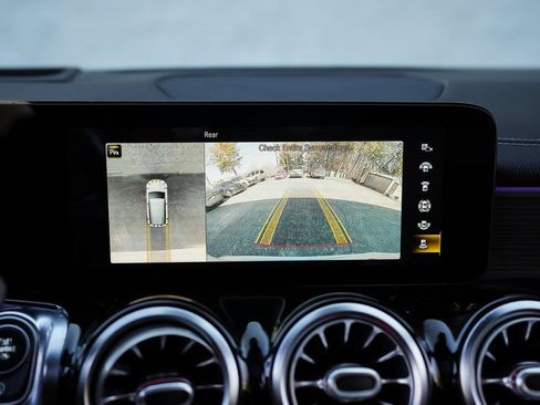 Used 2020 Mercedes-Benz GLB 250 GLB 250 image 32