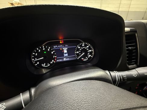 Used 2022 Nissan Frontier SV image 10