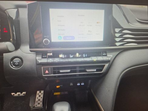 Used 2025 Toyota Camry SE FWD image 13