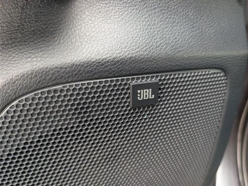 Used 2018 Toyota Tacoma TRD Sport w/ TRD Premium Sport Package AWD/4WD image 19