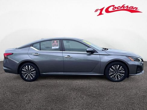 Used 2024 Nissan Altima 2.5 SV FWD image 6