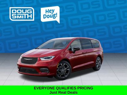 New 2026 Chrysler Pacifica Select