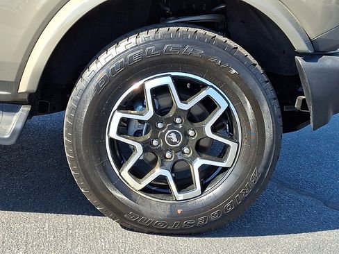 Used 2025 Ford Bronco Outer Banks AWD/4WD image 8
