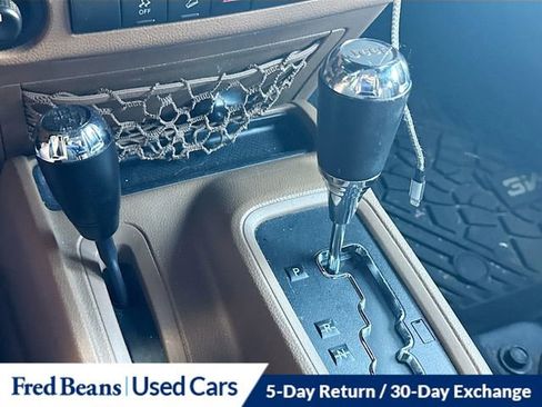 Used 2018 Jeep Wrangler Unlimited Sahara AWD/4WD image 17