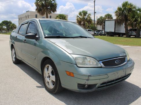 Used 2005 Ford Focus S FWD image 16