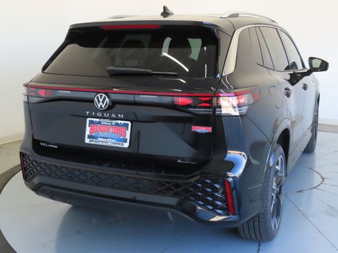 New 2026 Volkswagen Tiguan SEL R-Line image 4