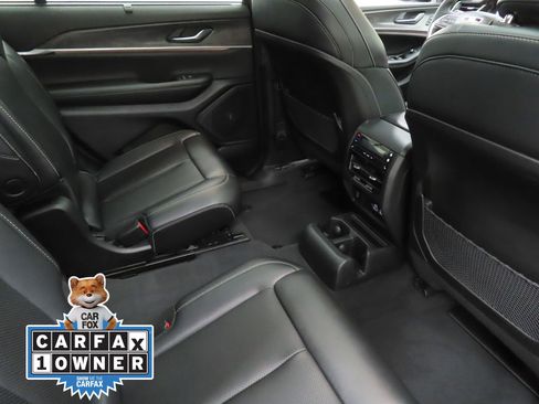 Used 2024 Jeep Grand Cherokee L Limited w/ Luxury Tech Group II image 25