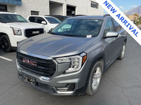 Used 2023 GMC Terrain SLE w/ Driver Convenience Package image 4