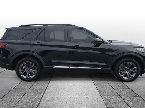 Used 2025 Ford Explorer Active w/ Active Comfort Package AWD/4WD image 4