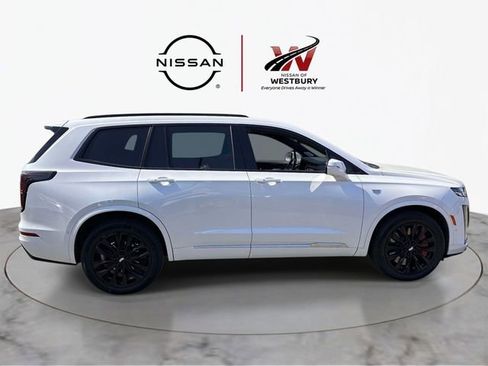 Used 2023 Cadillac XT6 Sport w/ Technology Package AWD/4WD image 2