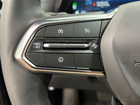 Used 2026 Chevrolet Equinox LT FWD image 38