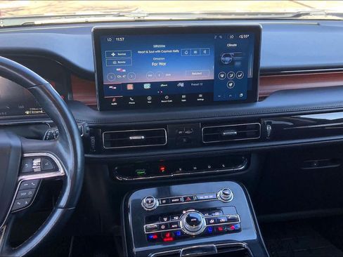 Used 2022 Lincoln Nautilus Reserve image 6