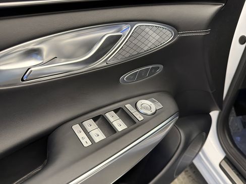 Used 2023 Genesis GV70 2.5T w/ Select Package image 11