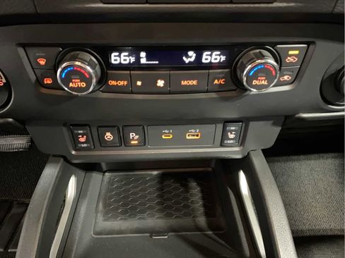 Used 2024 Nissan Frontier SV w/ Technology Package image 18