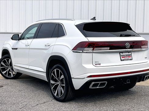 Used 2025 Volkswagen Atlas Cross Sport SEL Premium R-Line AWD/4WD image 15