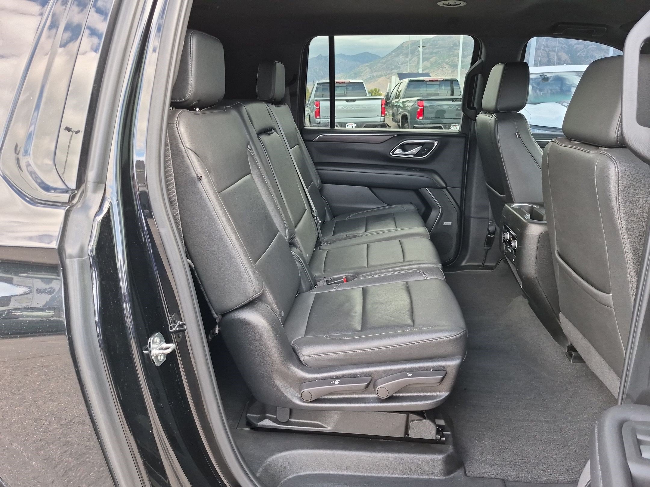 Used 2023 Chevrolet Suburban Z71 AWD/4WD image 30