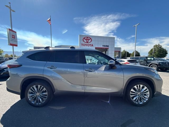Used 2026 Toyota Highlander Platinum AWD/4WD image 3