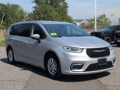 Used 2023 Chrysler Pacifica Touring-L